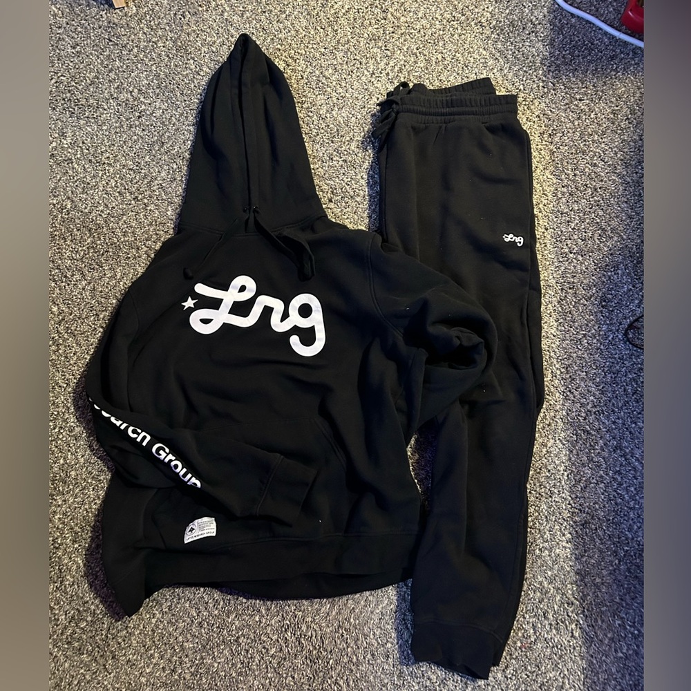 LRG Sweatsuit
Size XXL
Black/ White